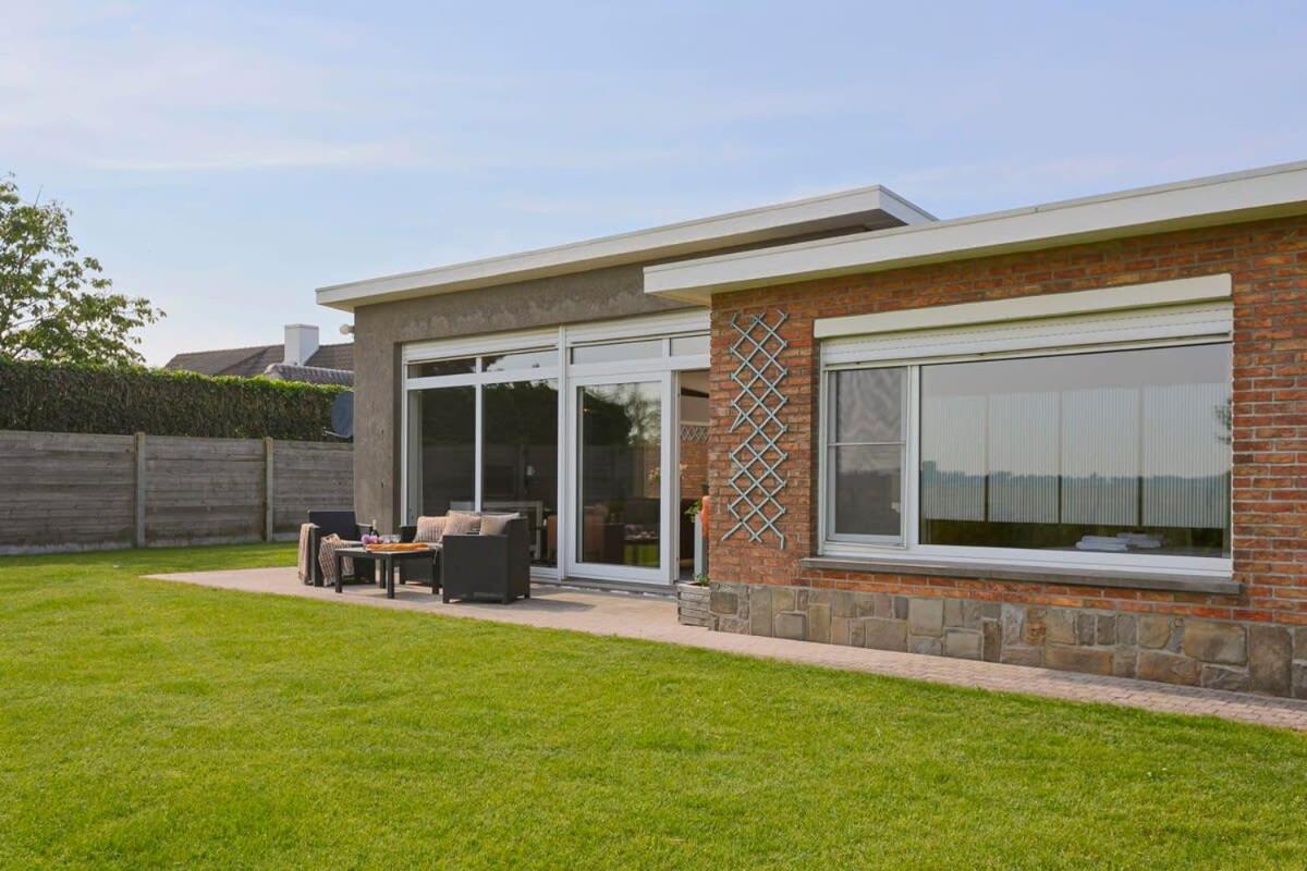 Huswell - Bungalow With Garden At 5 Minutes From The Beach Villa De Haan Eksteriør billede